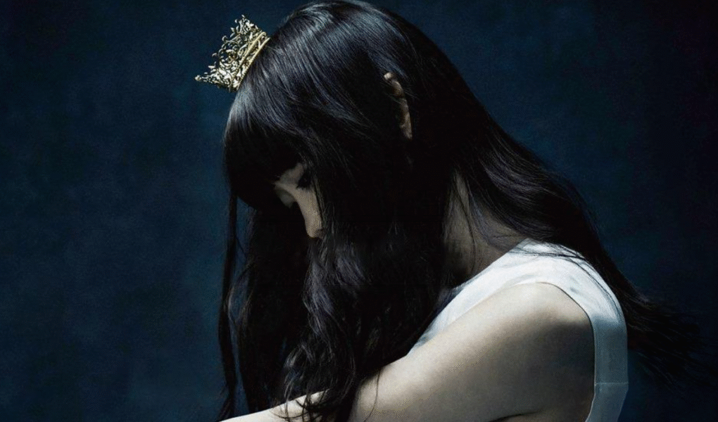 ประวัติ Aimer นักร้องเสียงสวรรค์เจ้าของเพลงประกอบอนิเมะดัง (Gundam, Fate, Kimetsu no Yaiba) จากเส้นเสียงที่เกือบสูญเสีย สู่ตำนาน J-Pop!